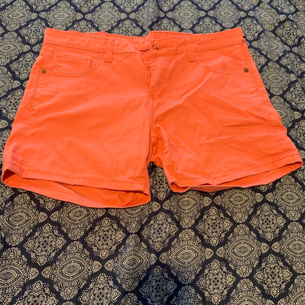 Shorts - Picture 3 of 3